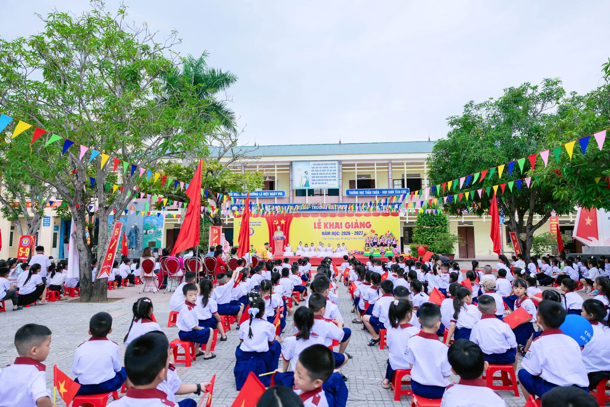 Trường tiểu học Hông Phong chào đón HS Lớp 1-